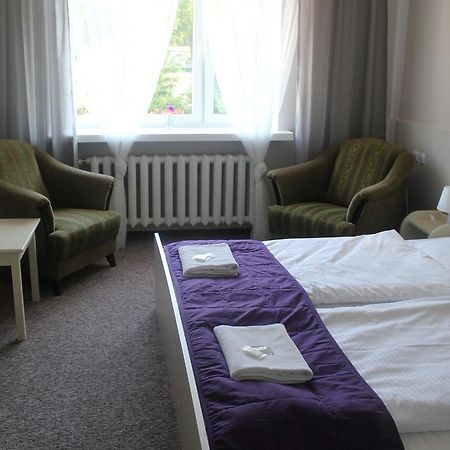 Hotel Pod Debem Zielona Góra Kültér fotó