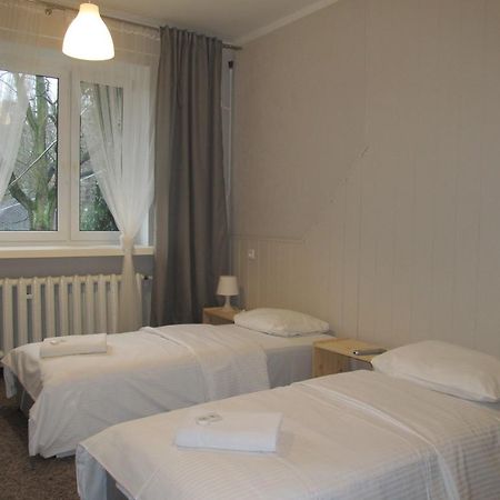 Hotel Pod Debem Zielona Góra Kültér fotó