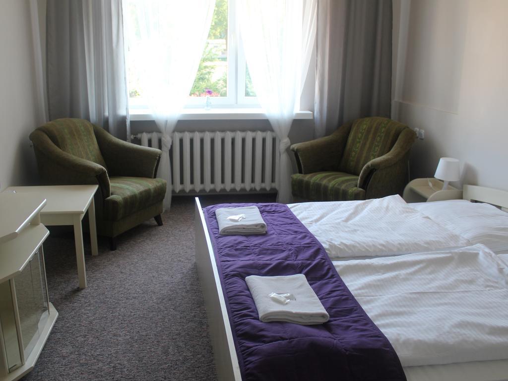 Hotel Pod Debem Zielona Góra Kültér fotó