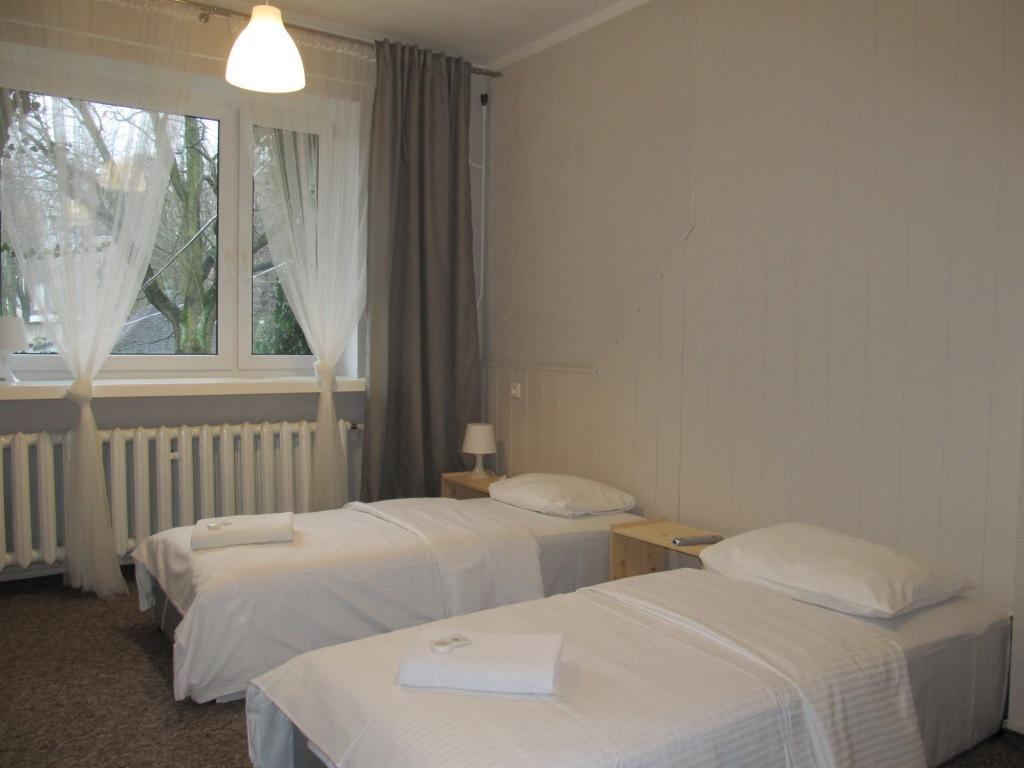 Hotel Pod Debem Zielona Góra Kültér fotó