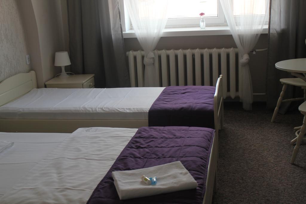 Hotel Pod Debem Zielona Góra Kültér fotó