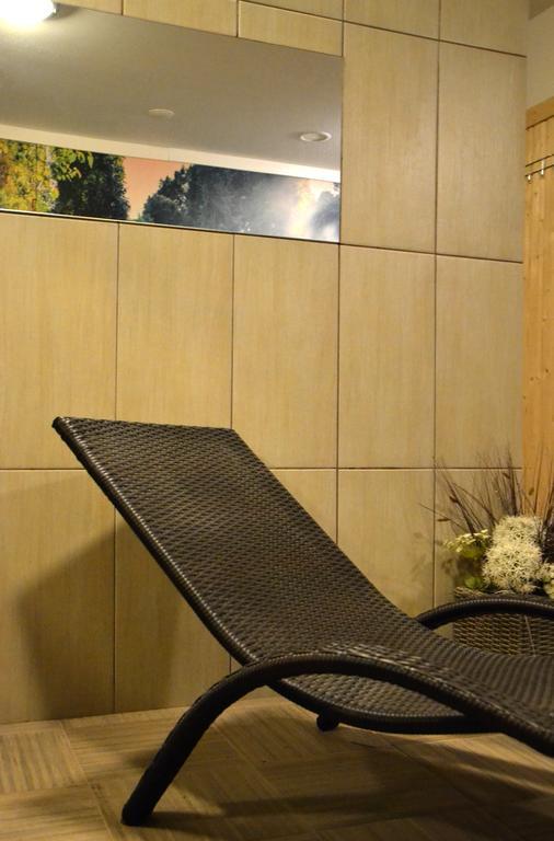 Hotel Pod Debem Zielona Góra Kültér fotó