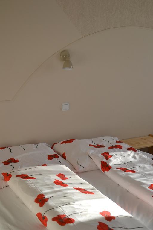 Hotel Pod Debem Zielona Góra Kültér fotó